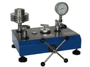 Hydraulic Pressure Indicating device and Dead weight Tester